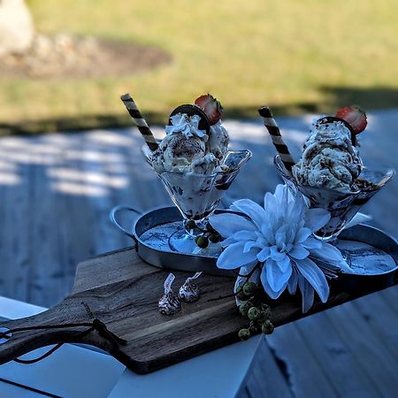 Autumn Lane B&B, Farmhouse Elegance & Stunning Lakeviews West Kelowna Luaran gambar