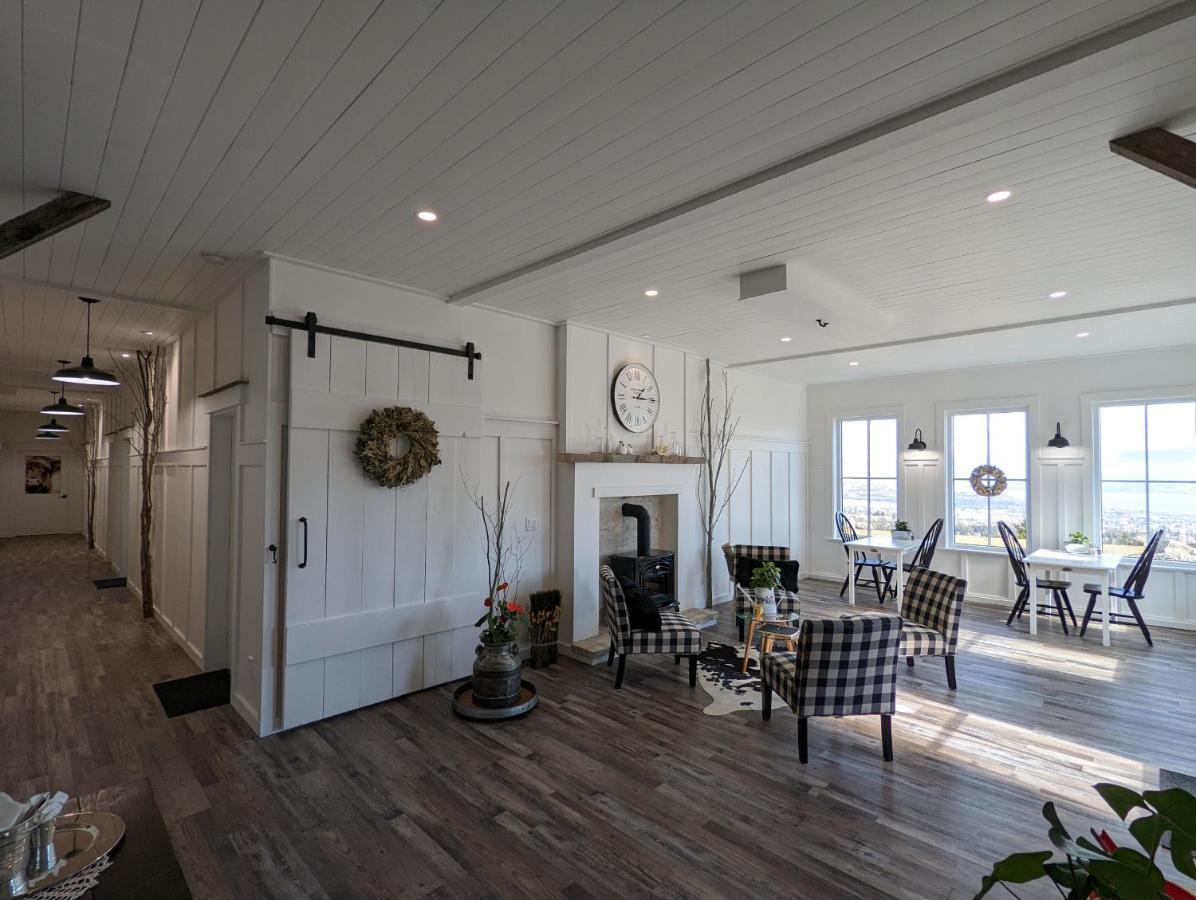 Autumn Lane B&B, Farmhouse Elegance & Stunning Lakeviews West Kelowna Luaran gambar