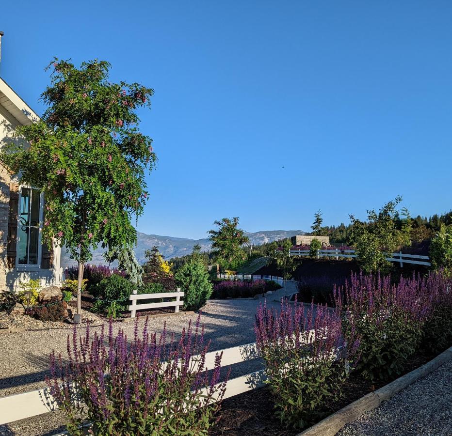 Autumn Lane B&B, Farmhouse Elegance & Stunning Lakeviews West Kelowna Luaran gambar