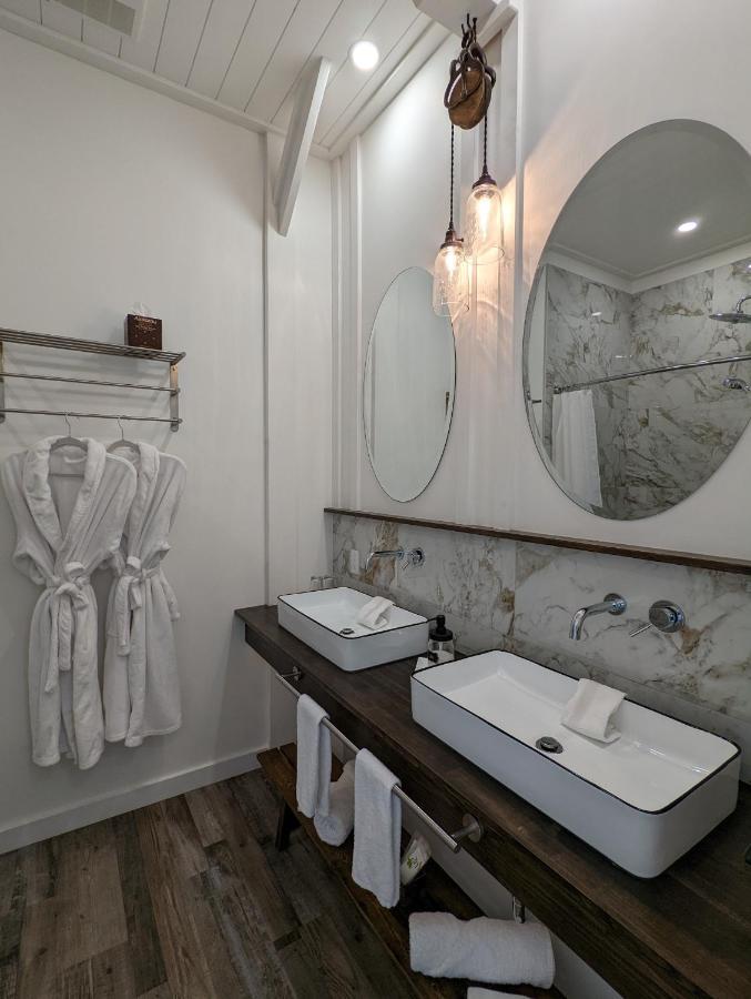 Autumn Lane B&B, Farmhouse Elegance & Stunning Lakeviews West Kelowna Luaran gambar