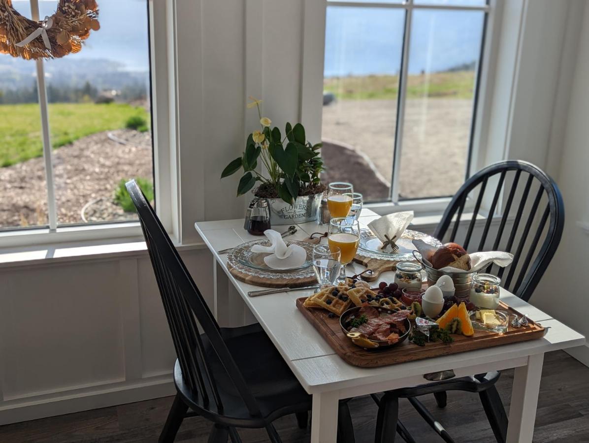 Autumn Lane B&B, Farmhouse Elegance & Stunning Lakeviews West Kelowna Luaran gambar