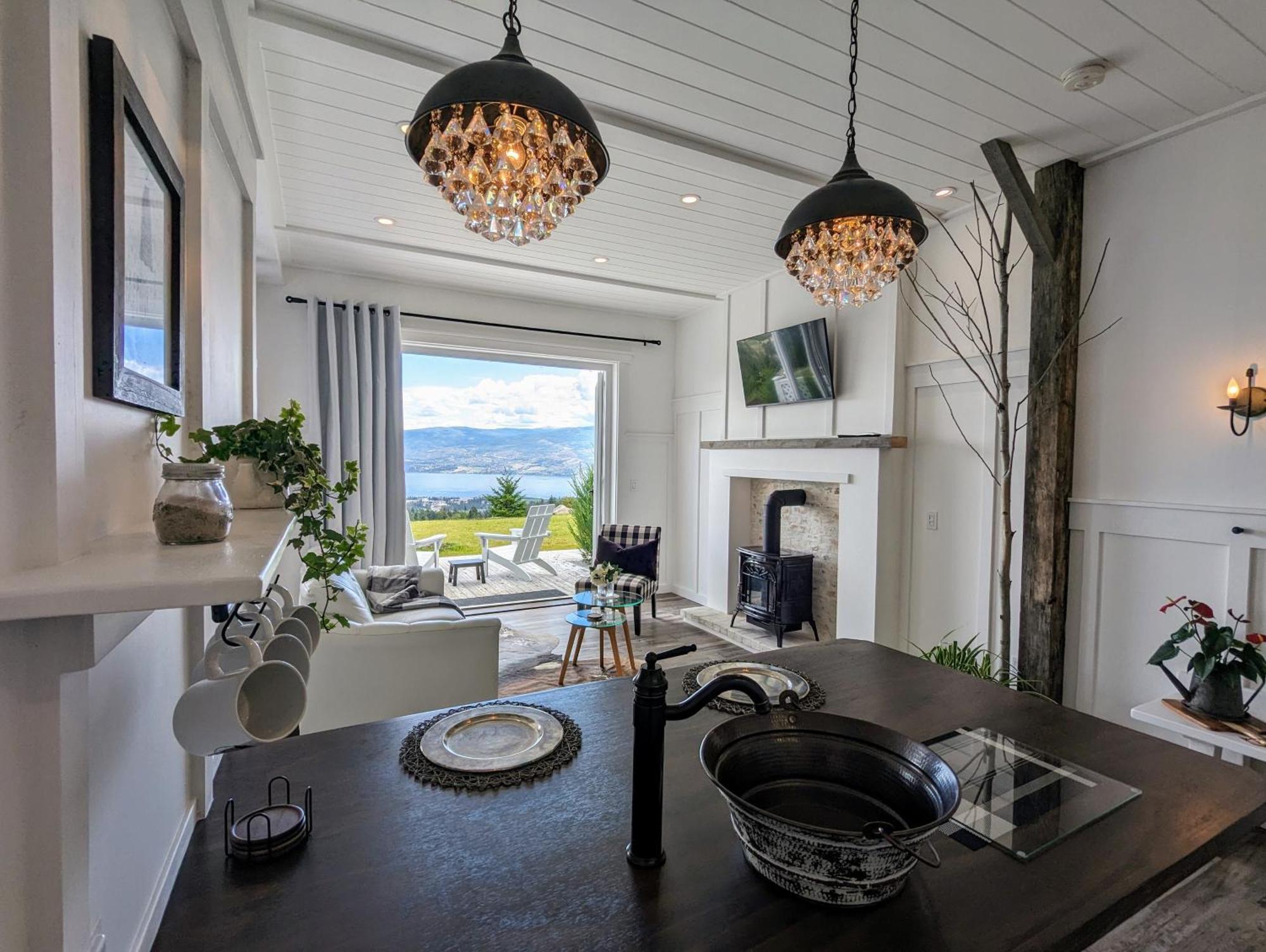 Autumn Lane B&B, Farmhouse Elegance & Stunning Lakeviews West Kelowna Luaran gambar