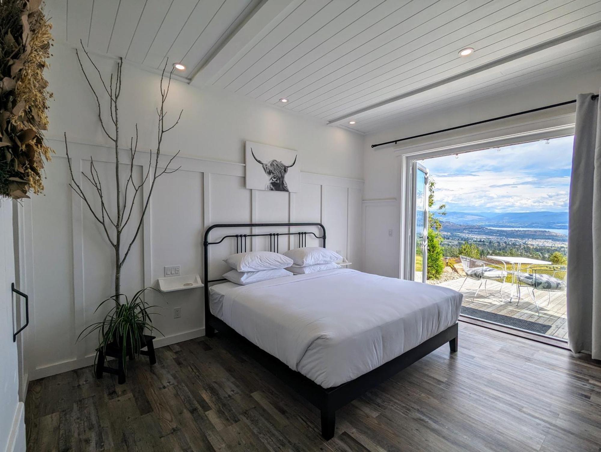 Autumn Lane B&B, Farmhouse Elegance & Stunning Lakeviews West Kelowna Luaran gambar