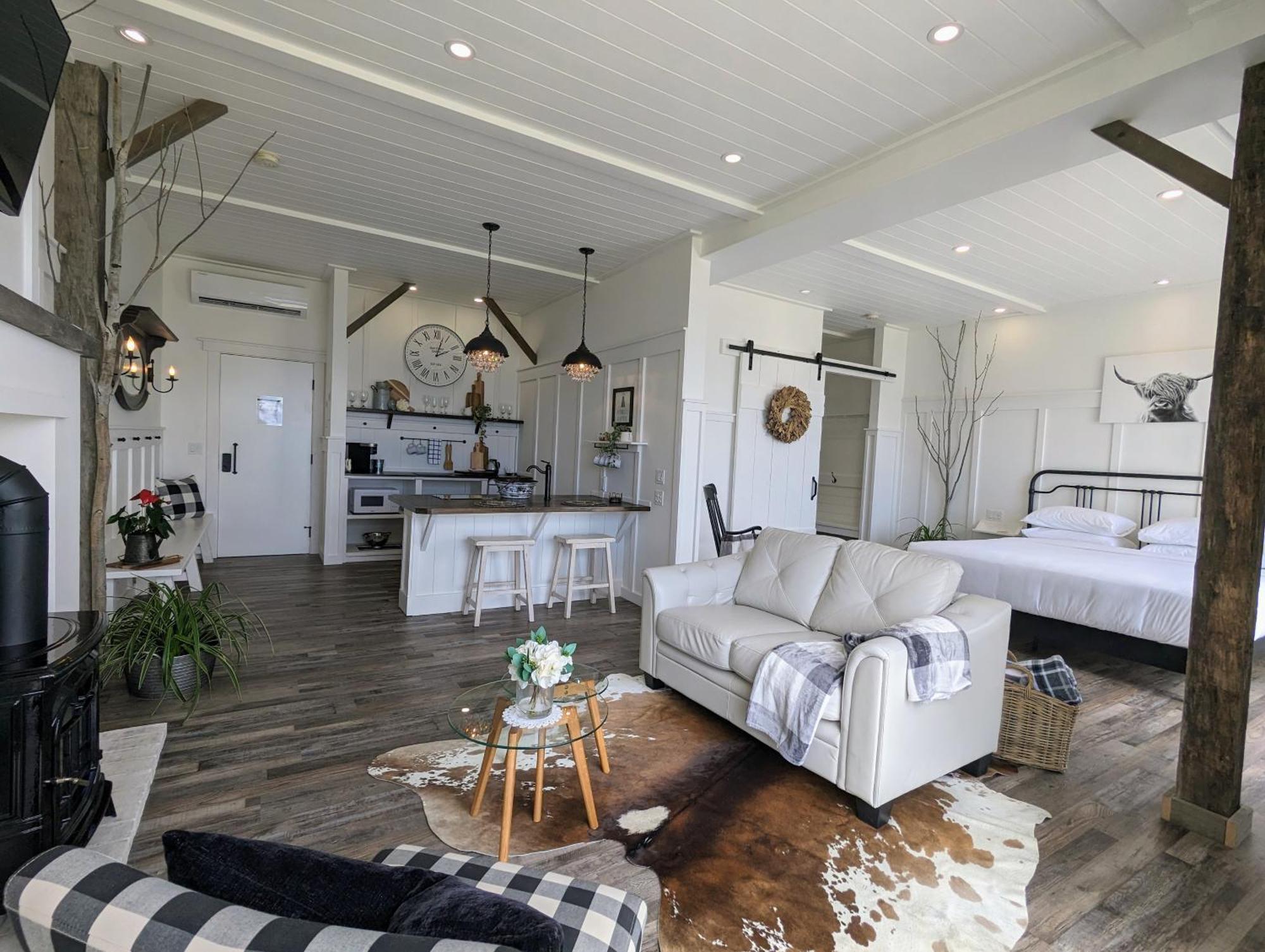 Autumn Lane B&B, Farmhouse Elegance & Stunning Lakeviews West Kelowna Luaran gambar