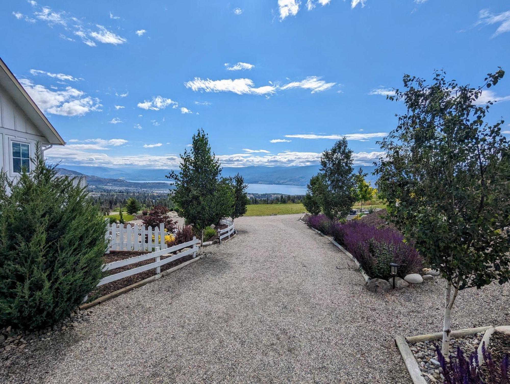 Autumn Lane B&B, Farmhouse Elegance & Stunning Lakeviews West Kelowna Luaran gambar