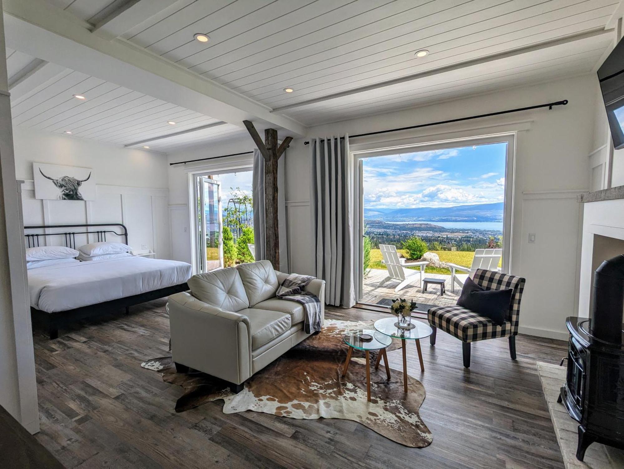 Autumn Lane B&B, Farmhouse Elegance & Stunning Lakeviews West Kelowna Luaran gambar