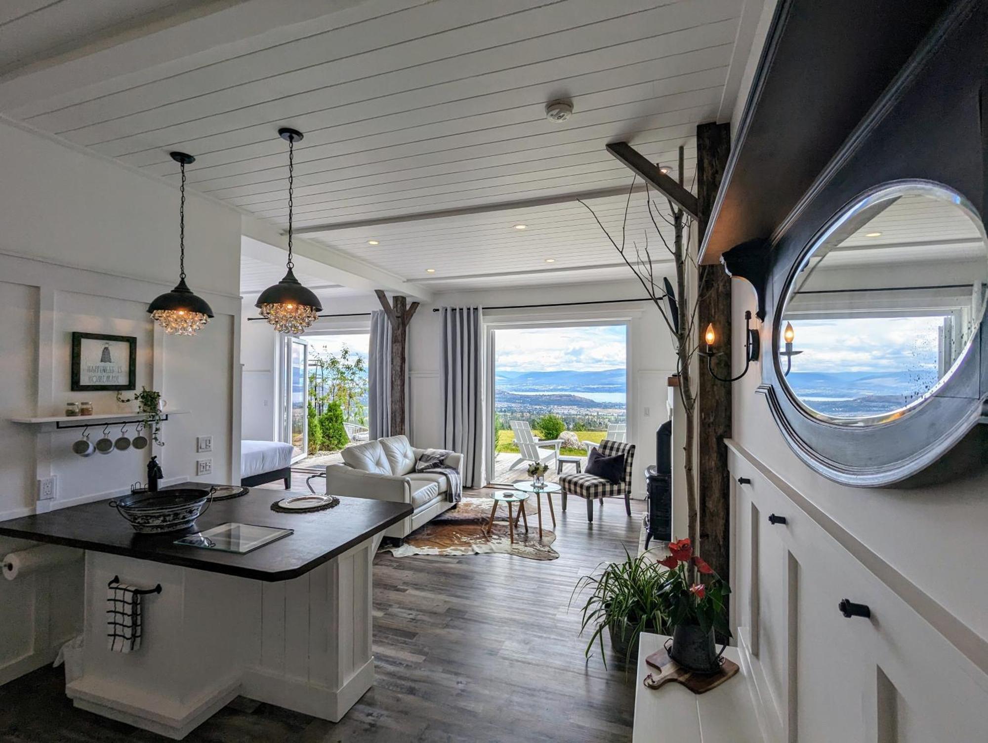Autumn Lane B&B, Farmhouse Elegance & Stunning Lakeviews West Kelowna Luaran gambar