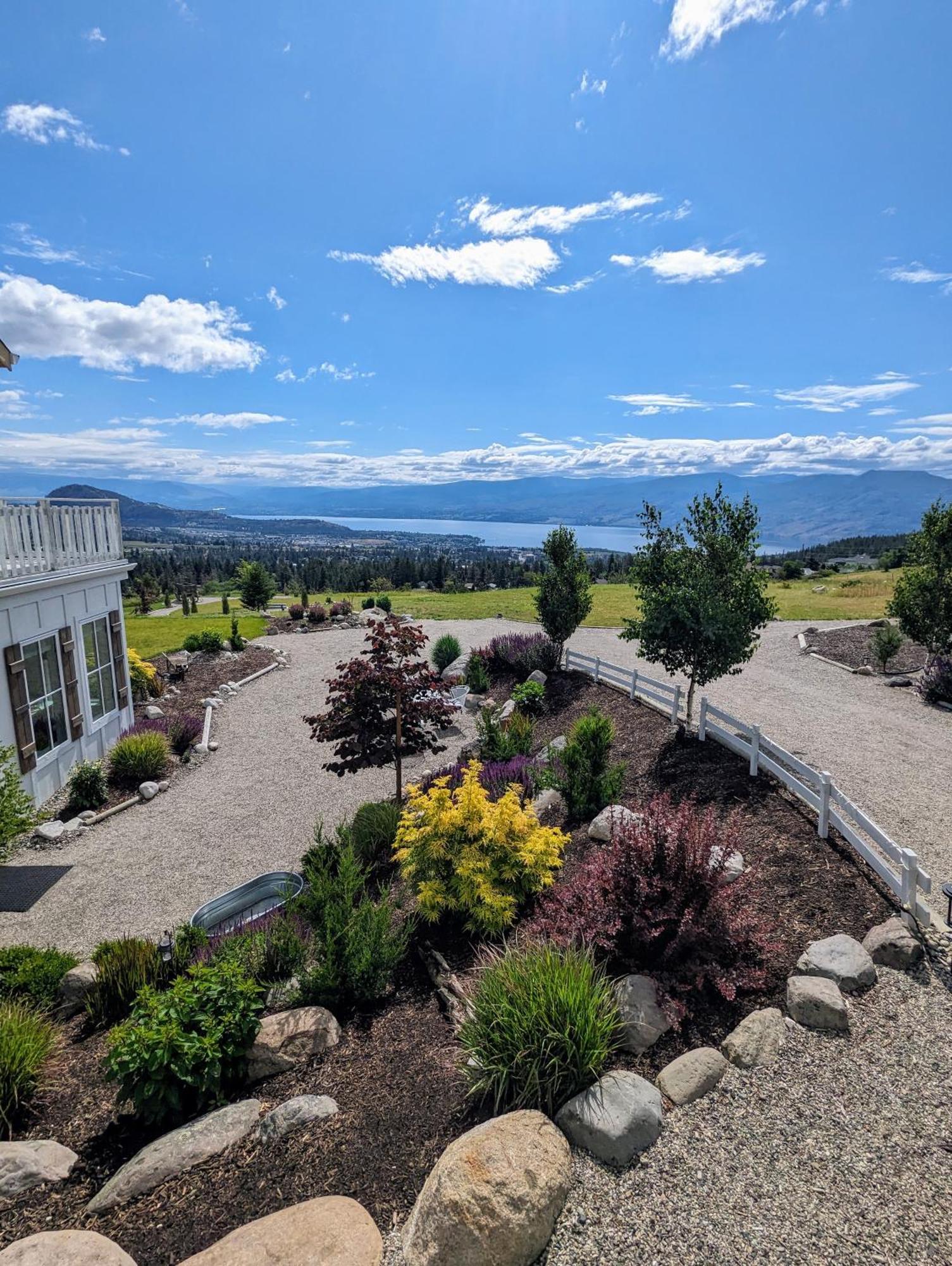 Autumn Lane B&B, Farmhouse Elegance & Stunning Lakeviews West Kelowna Luaran gambar