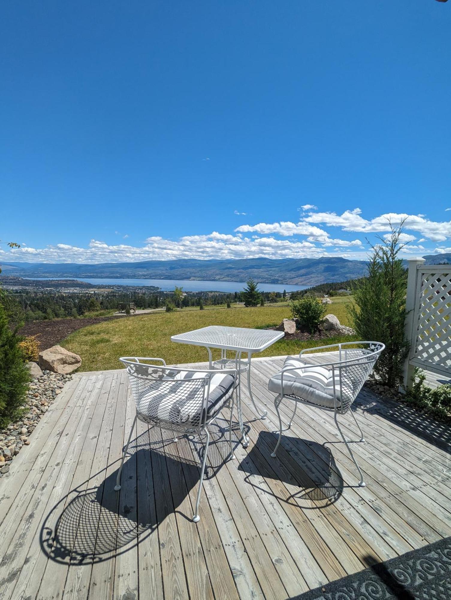 Autumn Lane B&B, Farmhouse Elegance & Stunning Lakeviews West Kelowna Luaran gambar