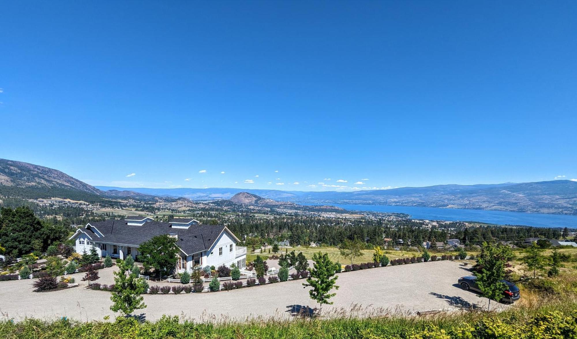 Autumn Lane B&B, Farmhouse Elegance & Stunning Lakeviews West Kelowna Luaran gambar