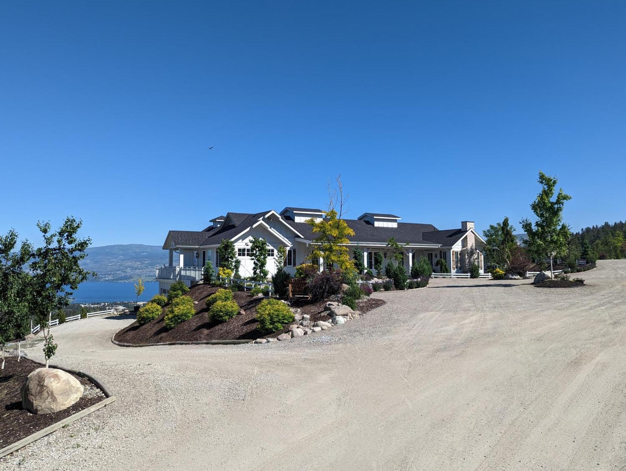 Autumn Lane B&B, Farmhouse Elegance & Stunning Lakeviews West Kelowna Luaran gambar