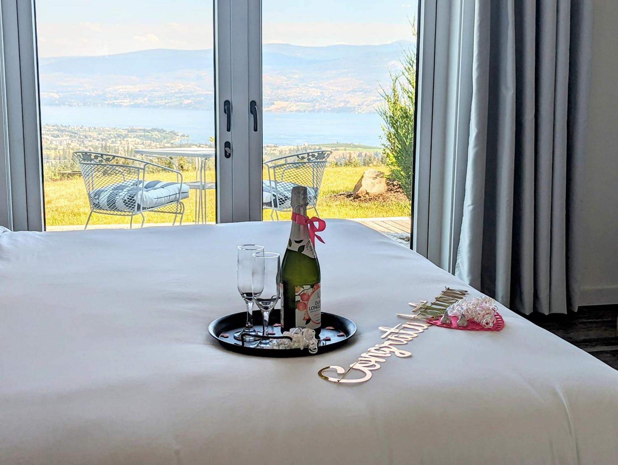 Autumn Lane B&B, Farmhouse Elegance & Stunning Lakeviews West Kelowna Luaran gambar